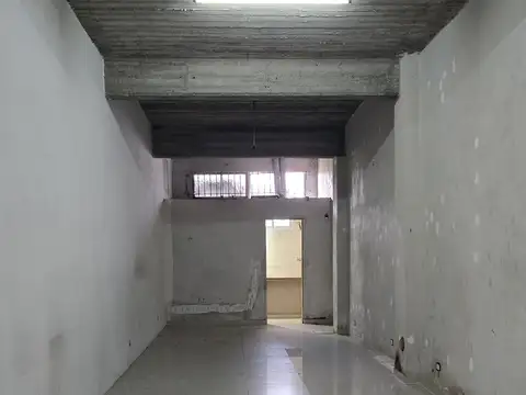 Local Comercial, Zona Altamente Transitada, Ubicacion Ideal Para Emprendimiento, Excelente Estado 