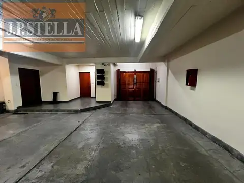 Excelente Edificio de Departamentos  2371 m² en Block - Pisos - Cocheras - Pileta - SUM - Moron