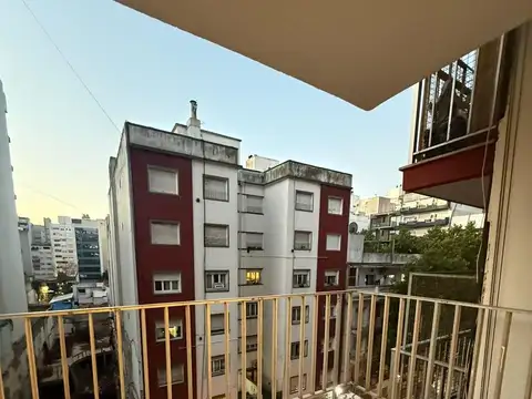 4 AMBIENTES A LA CALLE BALCÓN Y COCHERA