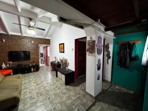 Casa 5 ambientes con 2 baños