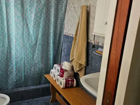 Casa, 3 locales, galpón - Chaco 2200 - R. Calzada U$s 115000