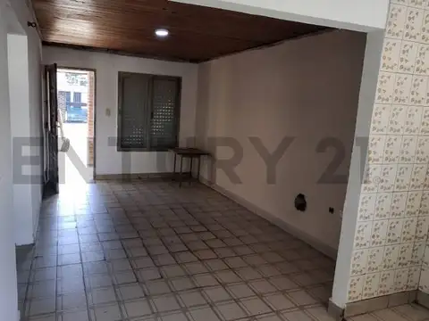 Casa 2 ambientes con 1 baño
