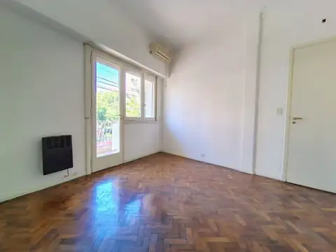 DEPARTAMENTO 4 Ambientes VENTA V. Urquiza. Patio