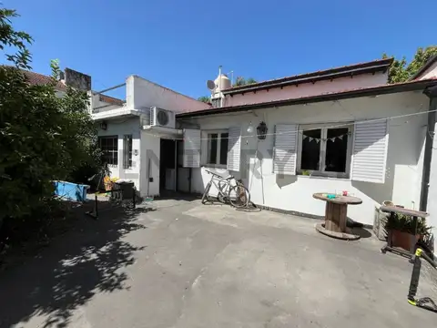 VENTA CASA 3 AMBIENTES, PLANTA BAJA, APTA CRÉDITO, CASTELAR