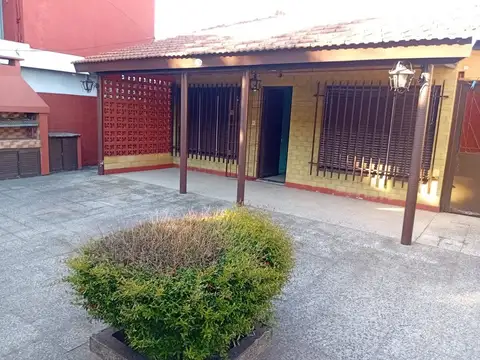 VENTA DE CASA 4 AMBIENTES EN TAPIALES
