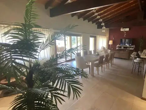 Casa 4 ambientes con 4 baños