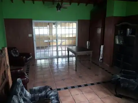 Casa 7 ambientes con 3 baños