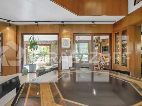 Casa 7 ambientes con 2 baños