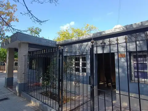 VENTA CASA Y SALON EN GUAYMALLEN.