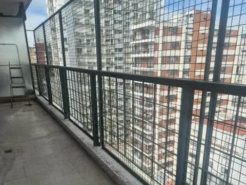 Alquiler 3 ambientes con dependencia en Belgrano Piso alto sobre Avda Cabildo