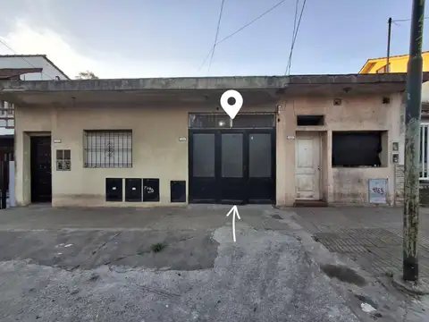 PH en  PB con porche de entrada para moto, cocina, baño dormt y patio