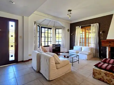 Casa en Venta con 2 cocheras