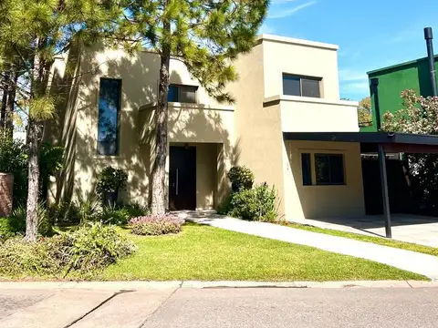 Excelente Casa de 4 Ambientes + Dependencia
