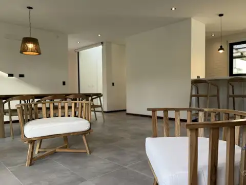 Casa en Venta  3 Dormitorios en Pinamar en Barrio Álamos