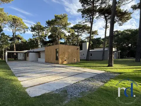 Casa en Venta  3 Dormitorios en Pinamar en Barrio Álamos