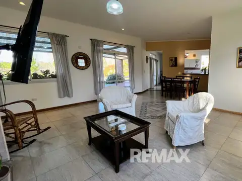 Casa en Venta con 2 cocheras