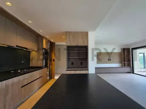 CASA EN VENTA EN BARRIO PRIVADO LUJAN DE CUYO