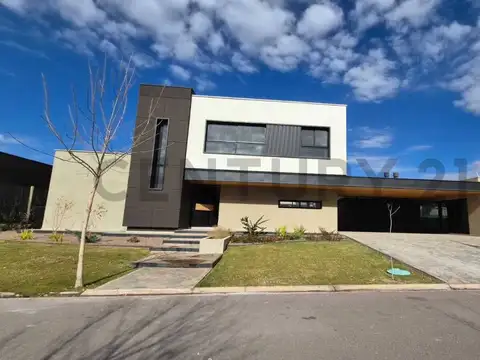 CASA EN VENTA EN LUJAN DE CUYO