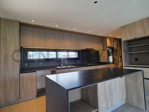 Casa 6 ambientes con 2 baños