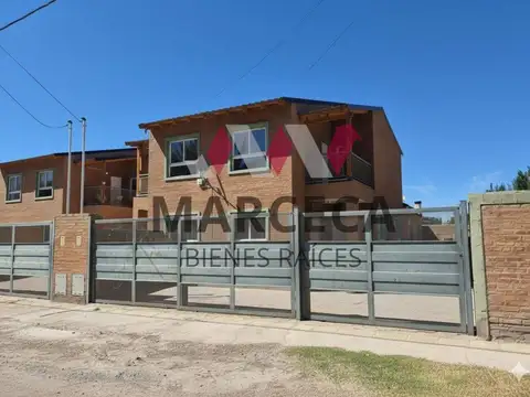 Duplex con amplio patio en Rincon del Valle, Centenario