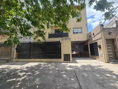 Departamento dos ambientes con patio