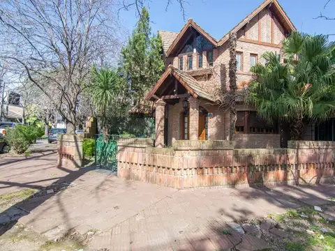 Casa 6 ambientes con 2 baños