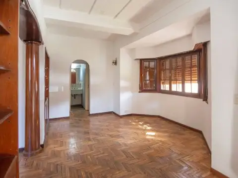 Casa 6 ambientes con 2 baños
