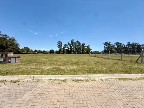Terreno en venta en Cortines Lujan esquina sobre Mosconi