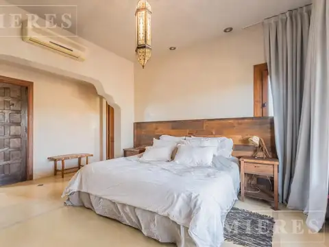 Casa en Alquiler con 2 cocheras