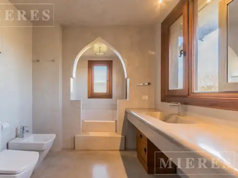 Excelente Casa a La Laguna en Alquiler Amoblado sobre 2 lotes en Santa Clara, Villanueva.
