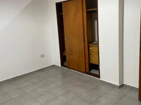 Excelente 2 ambientes con patio y terraza