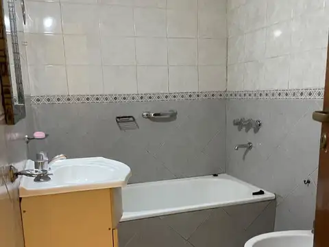 Depto Tipo Casa en Alquiler en Liniers, $ 700.000