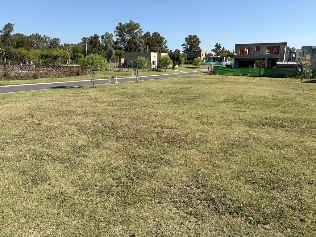 Venta Lote en esquina - Barrio Santa Elisa / Pilar del Este
