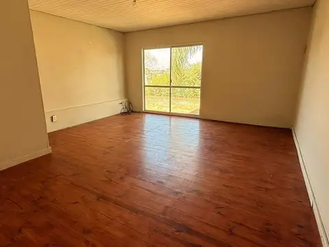 Casa moderna con pileta en San Carlos Centro