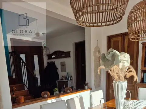 Casa 6 ambientes con 2 baños