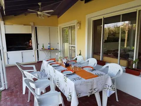 Casa 5 ambientes con 4 baños