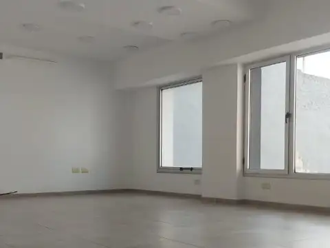 Oficina en Alquiler con 1 cochera