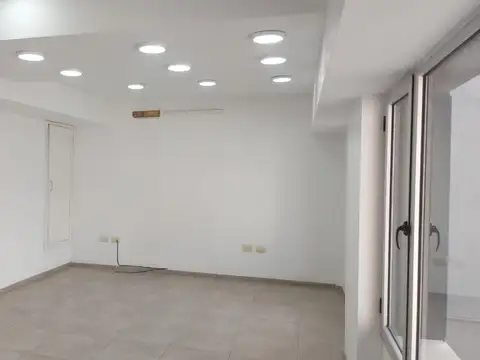 Oficina 2 ambientes con 1 baño