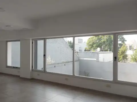 Oficina en Alquiler en Banfield, $ 680.000