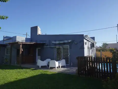 15 esq. 647 Bis Casa en venta P. Sicard . Dos dormitotios, parque y pileta