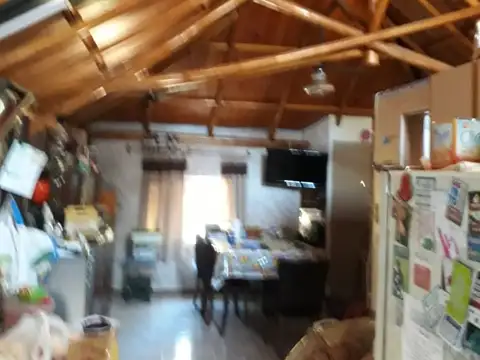 EXCELENTE LOTE CON CASA DE 2 AMBIENTES