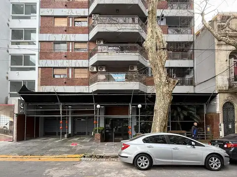 MONOAMBIENTE COMPLETO Y DIVISIBLE FRENTE C/BALCON APTO PROF