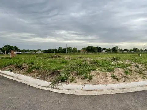 Lote interno en esquina en venta en San Pablo Chico/Pilar