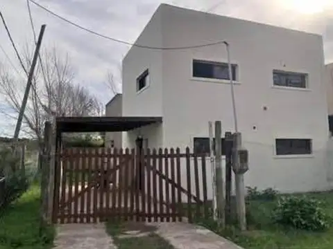 Casa en venta - 2 Dormitorios 2 Baños - City Bell