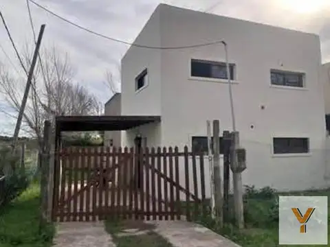 Casa en venta - 2 Dormitorios 2 Baños - City Bell