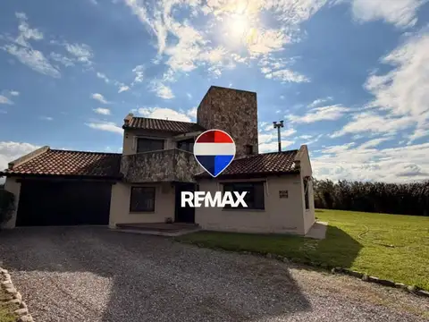 EN VENTA CASA 4 DORMITORIOS LA MERCED CHICA