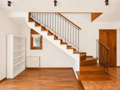 Casa 8 ambientes con 3 baños