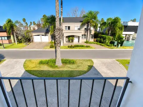 Casa en Venta en Funes Hills San Marino, USD 450.000