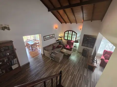 Casa 6 ambientes con 3 baños