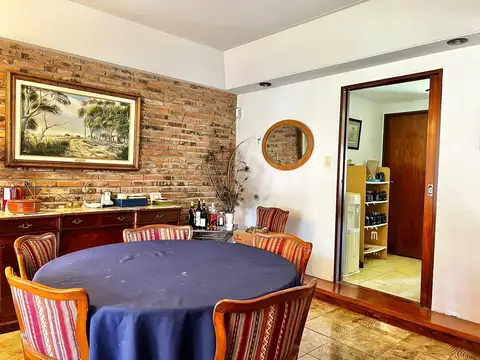 Casa en Alquiler con 2 cocheras
